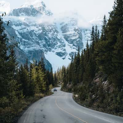 Moraine Lake road, Canada