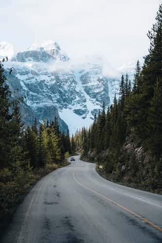 Moraine Lake road