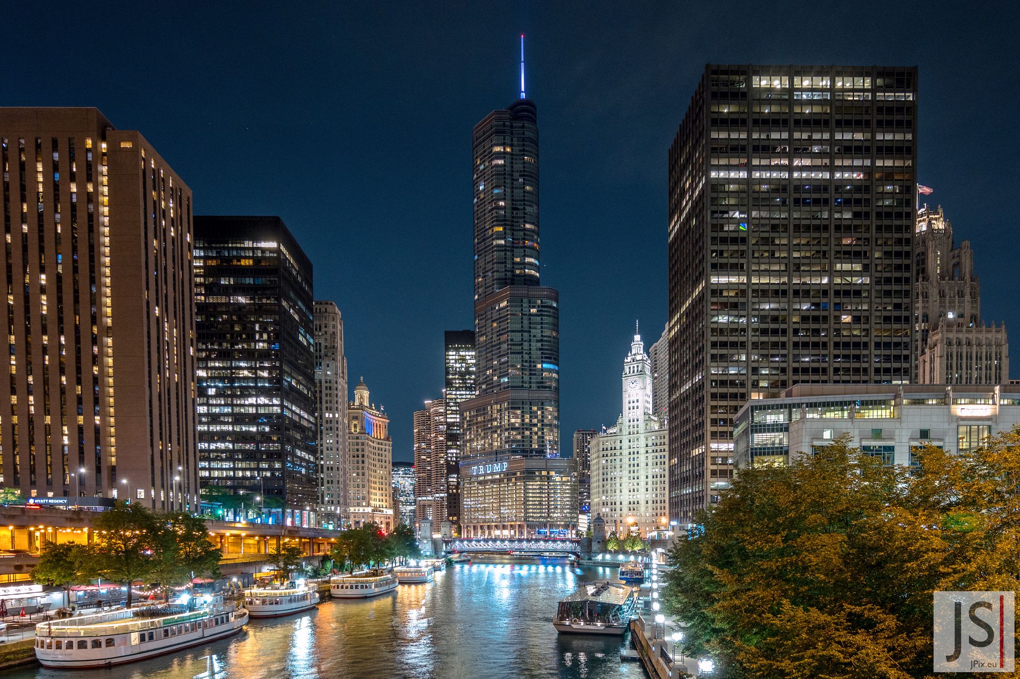 Trump Tower from William P. Fahey Bridge, Chicago, USA