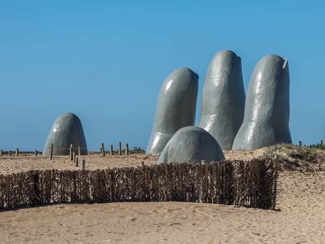 La Mano / Los dedos, Punta del Este