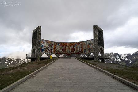 Monument der Russisch-Georgisch Freundschaft, Denkmal