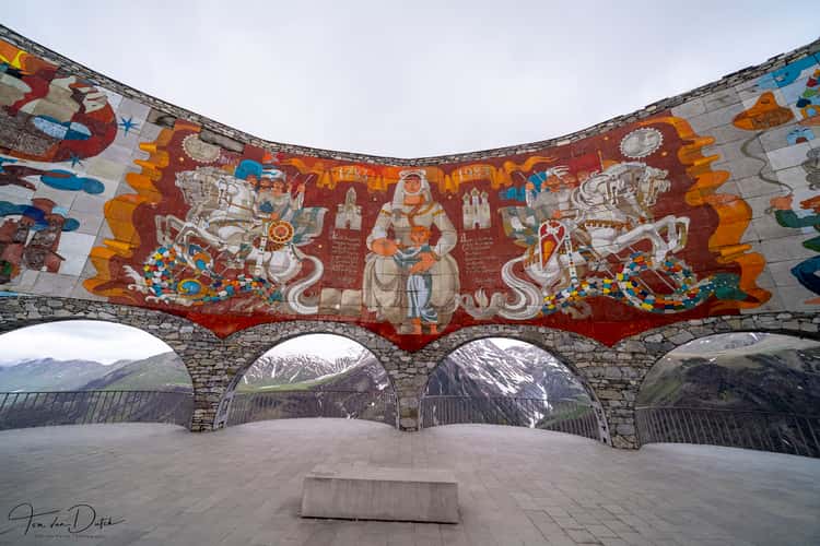 Monument der Russisch-Georgisch Freundschaft, Denkmal