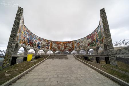 Monument der Russisch-Georgisch Freundschaft, Denkmal