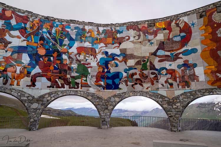 Monument der Russisch-Georgisch Freundschaft, Denkmal