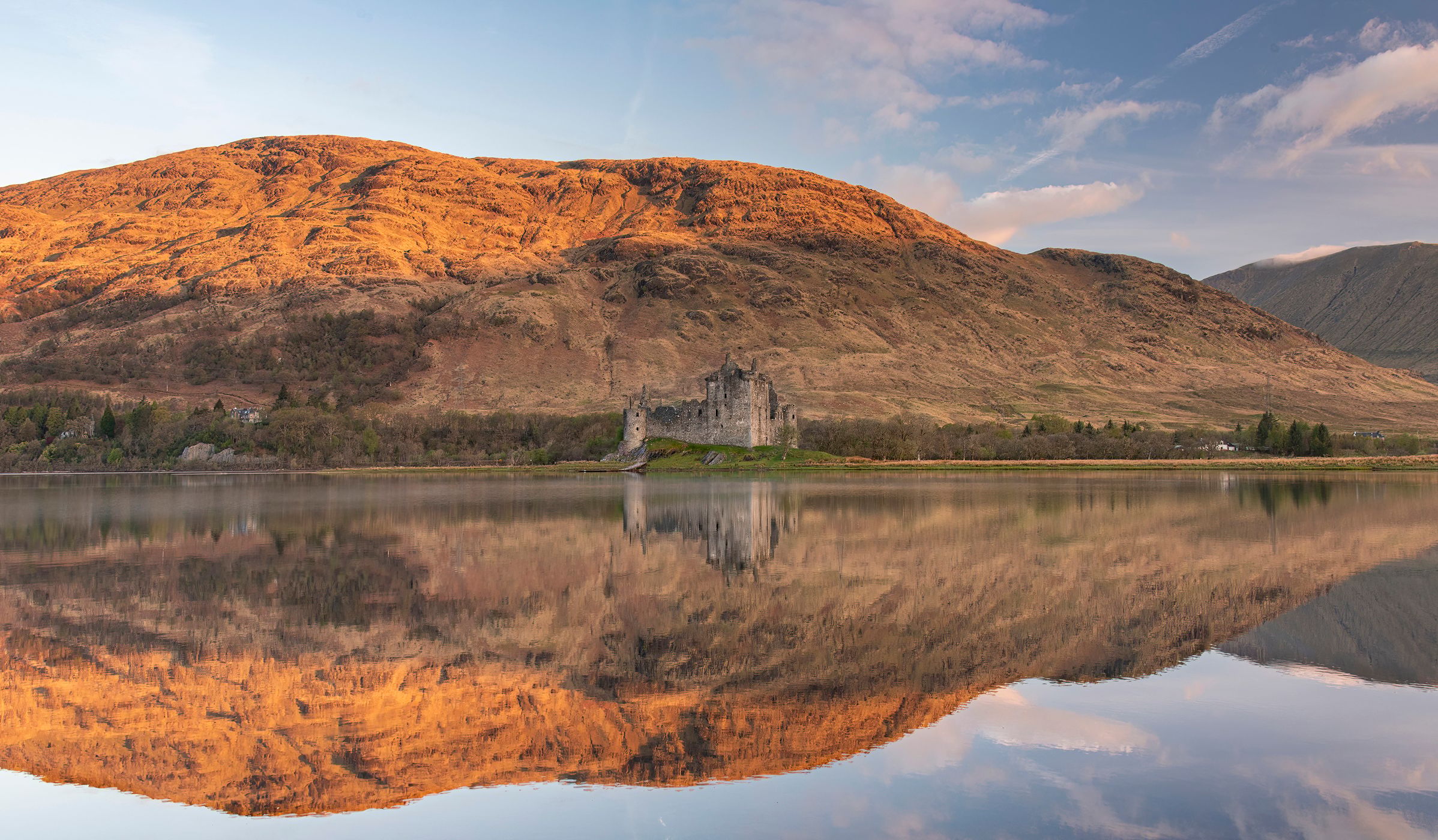 Rocks Kilchurn Castle, Loch Awe, Scotland, United Kingdom