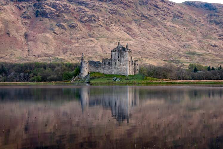 Rocks Kilchurn Castle, Loch Awe, Scotland