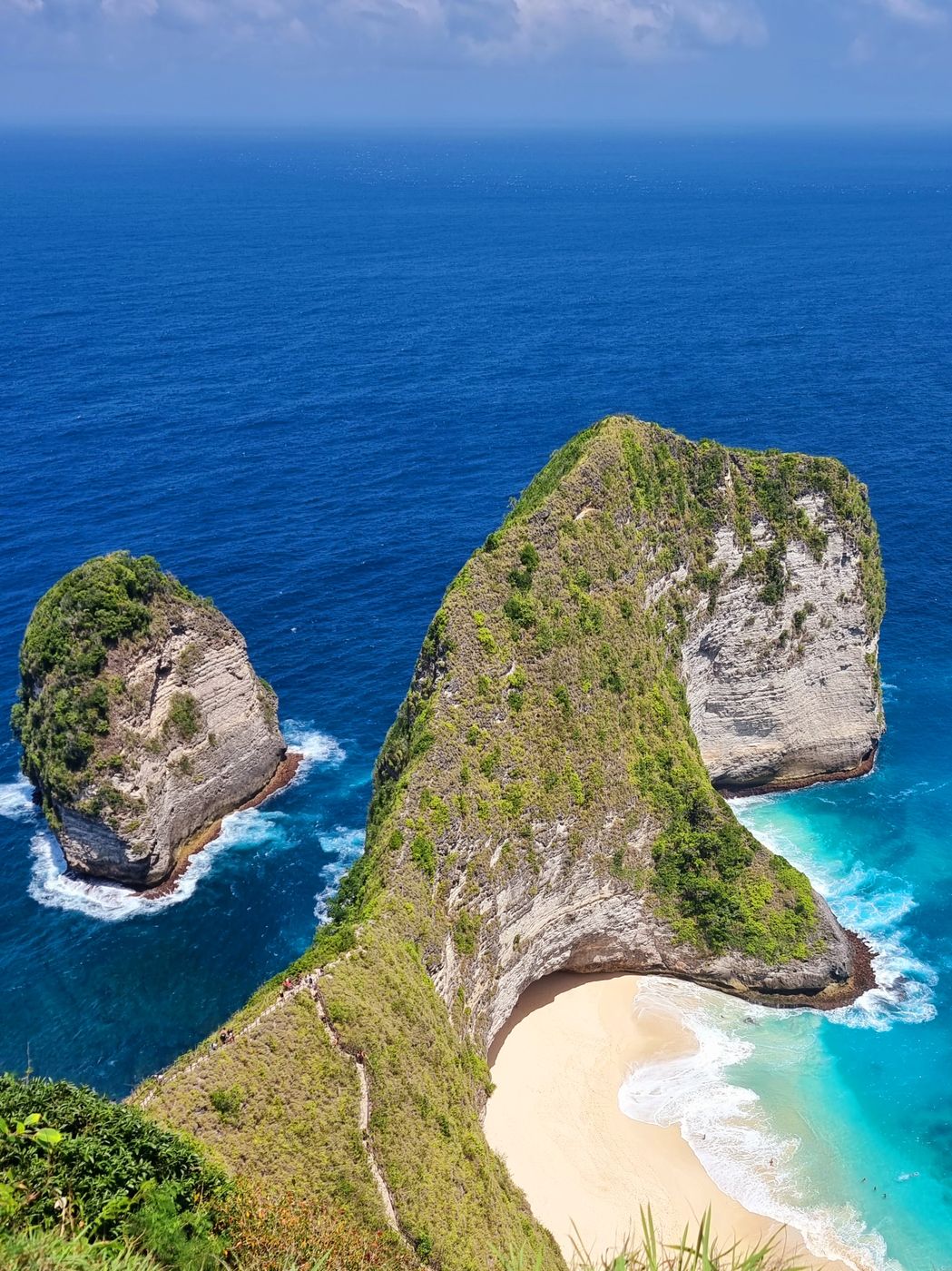 Kelingking Beach Cliff, Bali, Indonesia