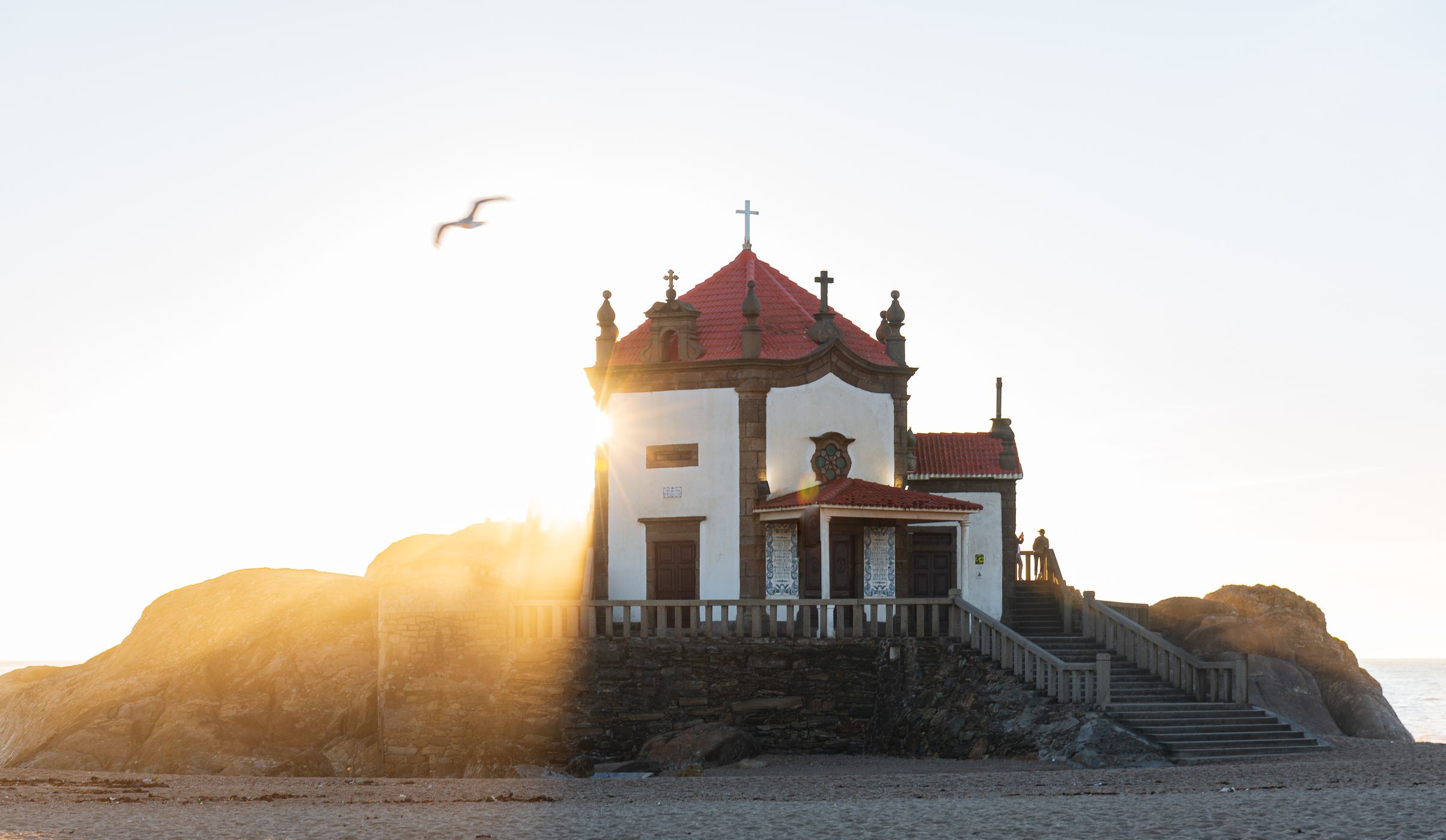Senhor da Pedra - White lines, Portugal