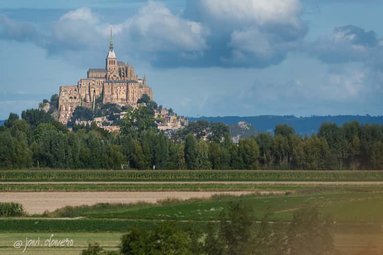 The road to Saint-Michel