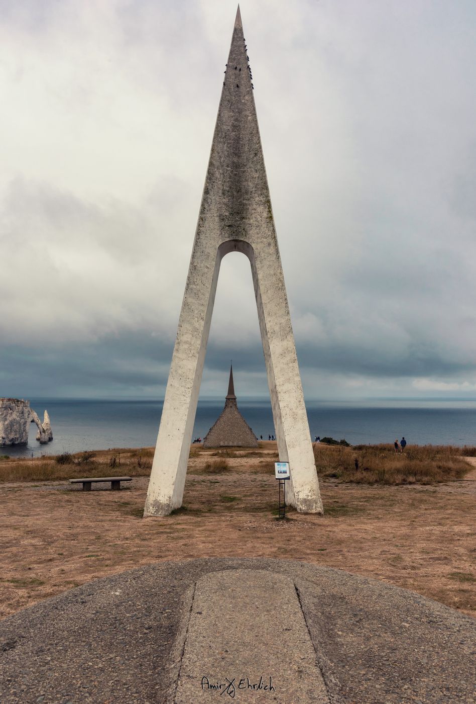 Monument L‘Oiseau Blanc, France