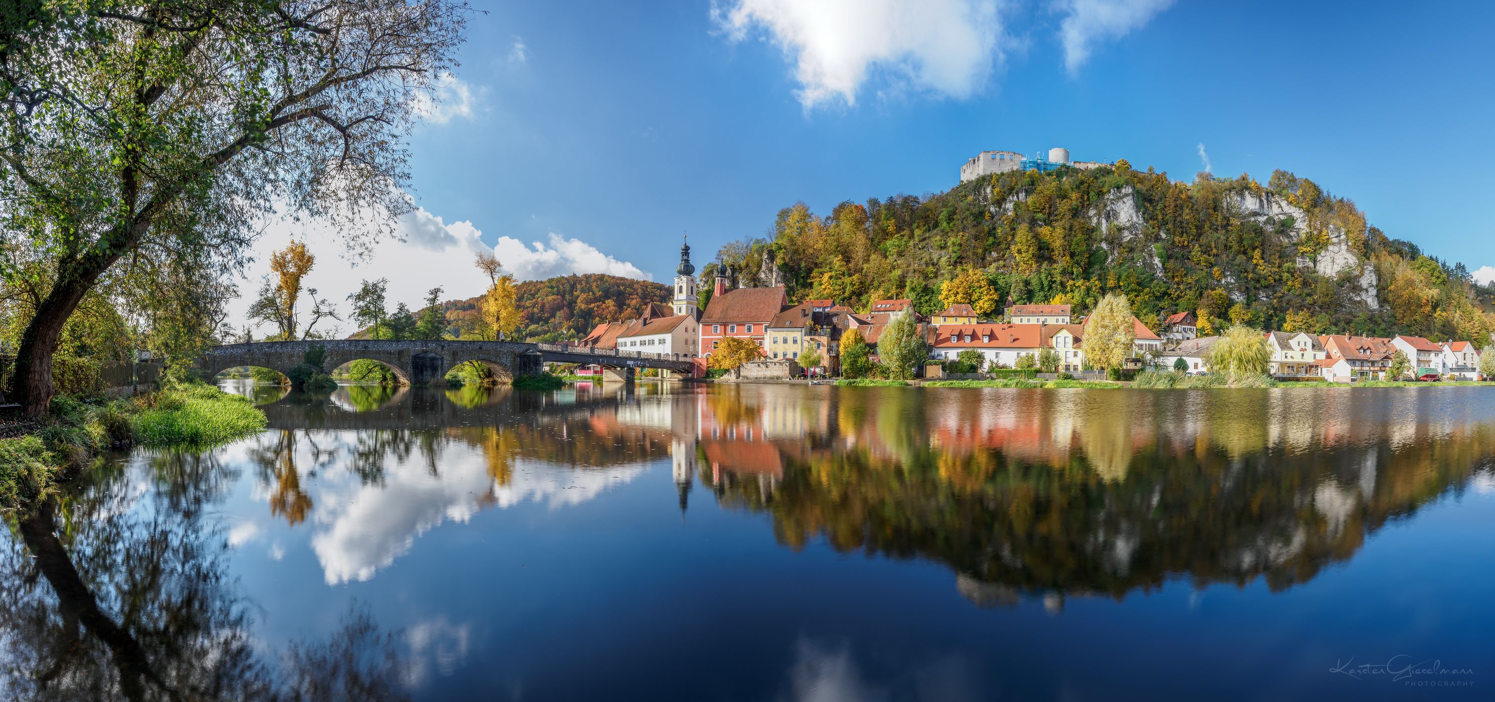 Steinerne Bridge, Ortskern mit Burgberg, Germany