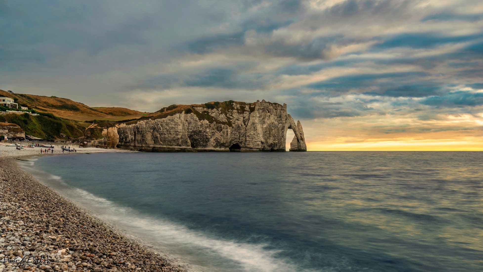 Porte d'Aval avec l'Aiguille à Étretat, France