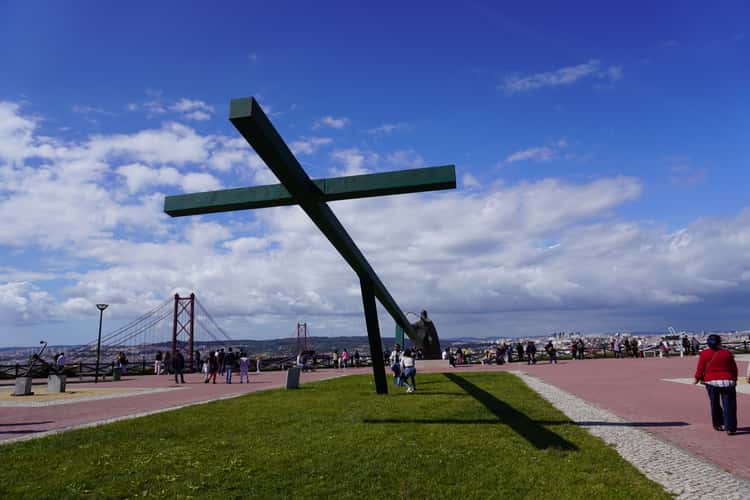 '25 de Abril' Bridge