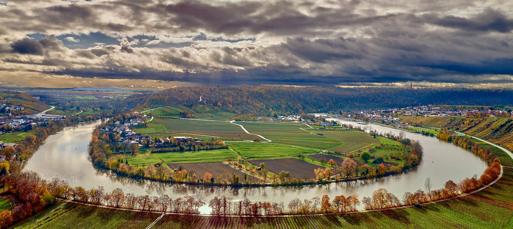 Neckarschleife bei Mundelsheim, Germany