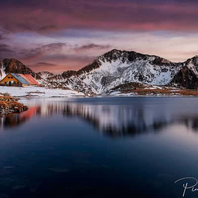 Tevno ezero with peak Kamenitsa, Bulgaria