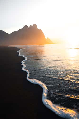 Vestrahorn mirror beach