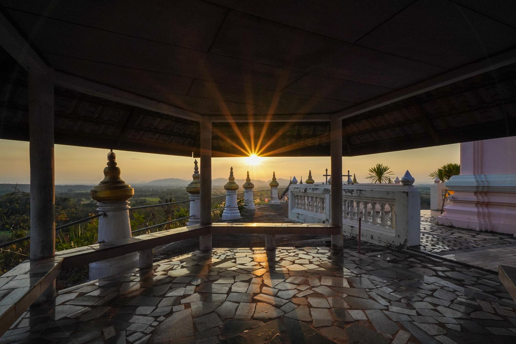 Wat Pa Thavorntham Sathit, Thailand
