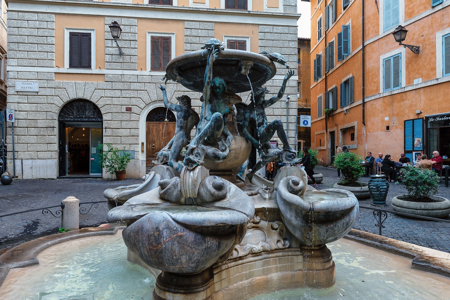 Fuente de las Tortugas Roma, Italy