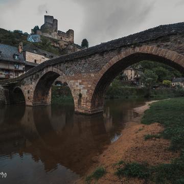 River and Pont medieval in Belcastel, France