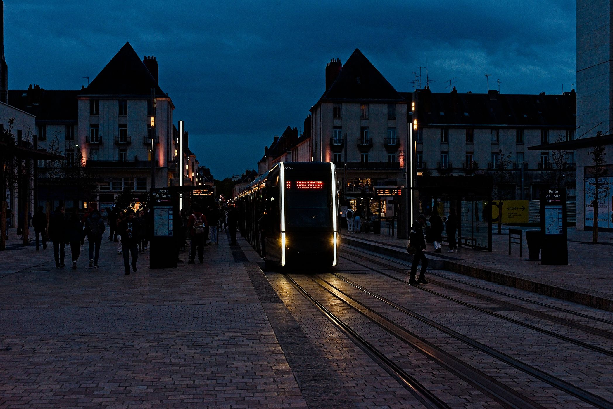 Rue nationale, Pont Wilson, Tours, France