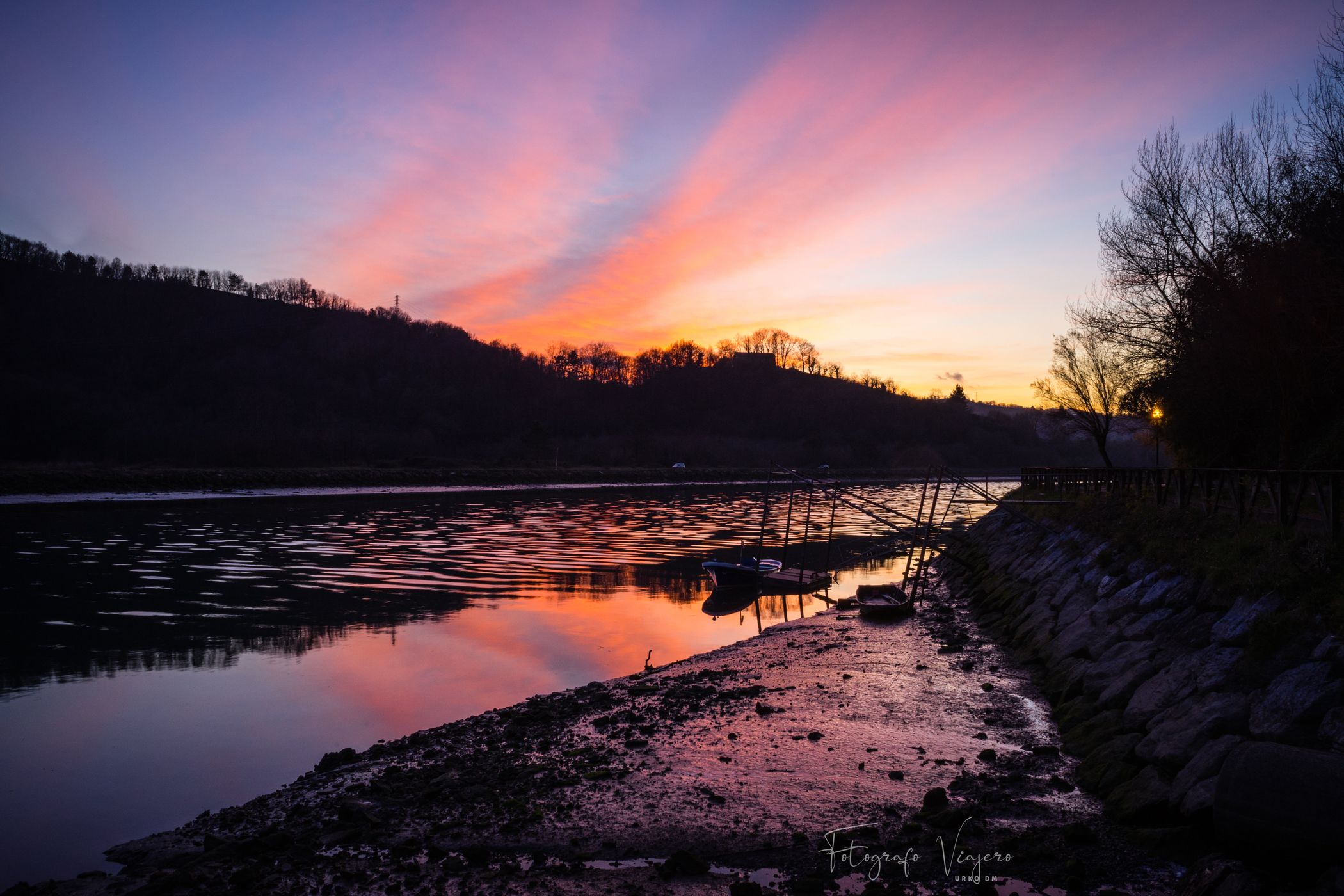 Atardecer en el río Oria, Spain