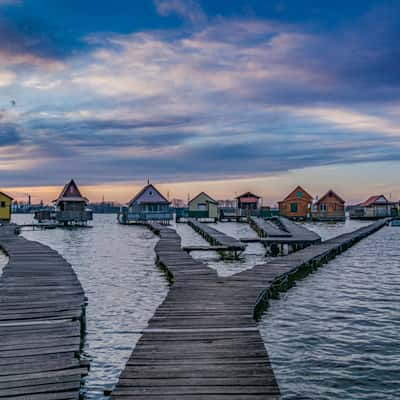 branching piers, Hungary