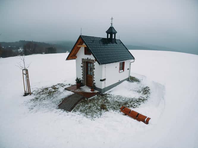 Hiking Chapel Kretscham-Rothensehma [drone]