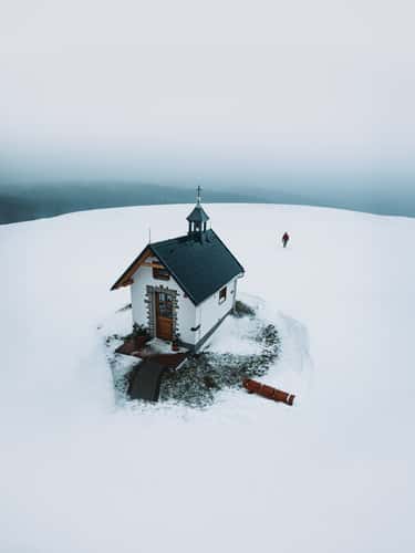 Hiking Chapel Kretscham-Rothensehma [drone]