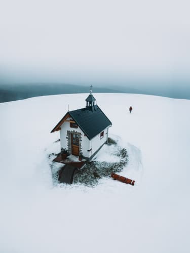 Hiking Chapel Kretscham-Rothensehma [drone]