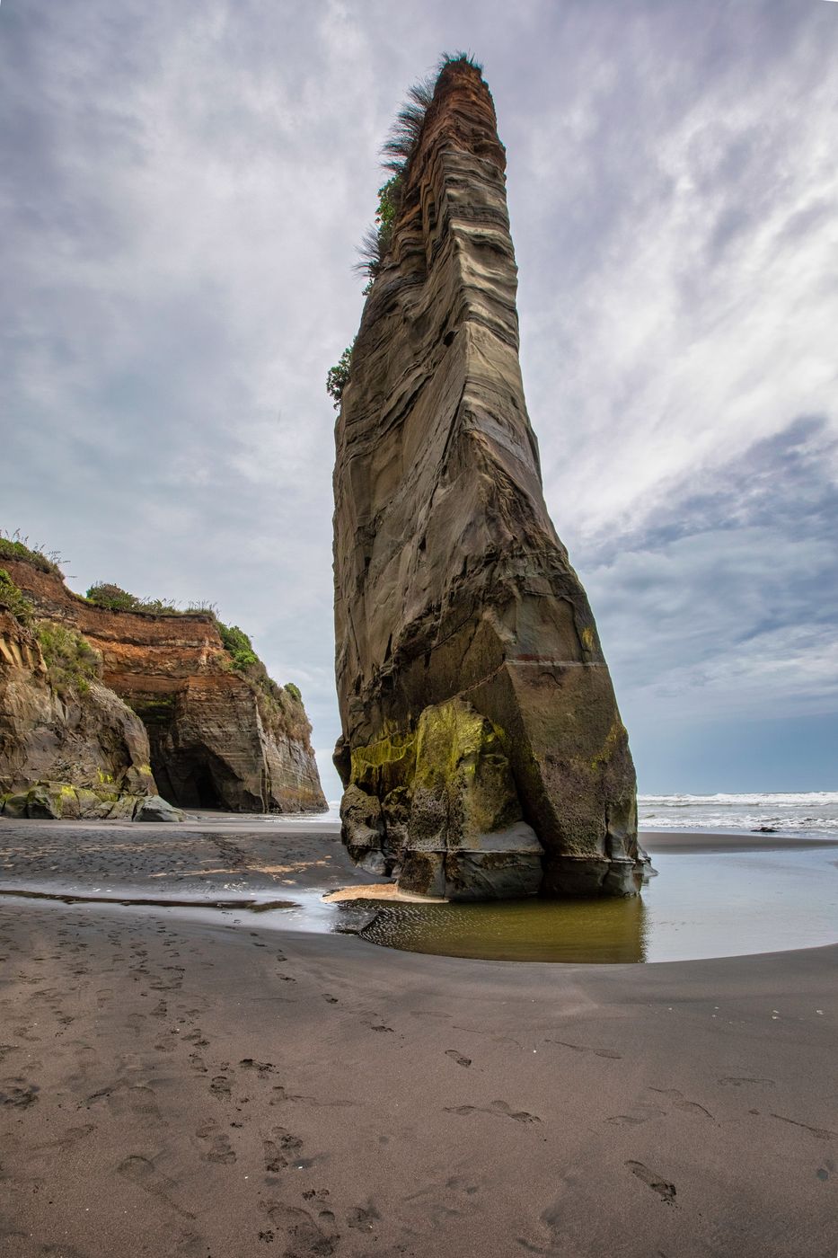 Knife style rock The Three Sisters, Tongaporutu, New Zealand