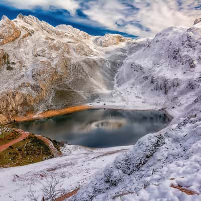 Lago de Cueva, Spain