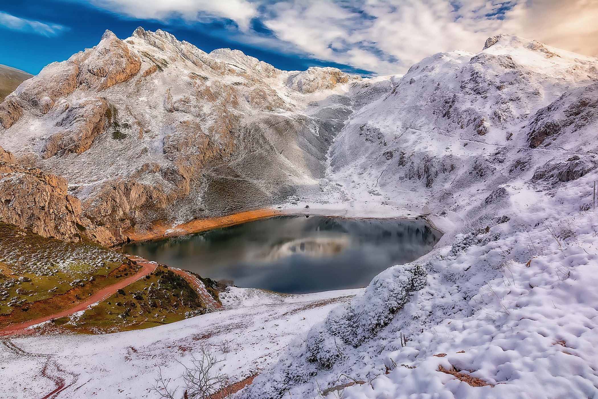 Lago de Cueva, Spain