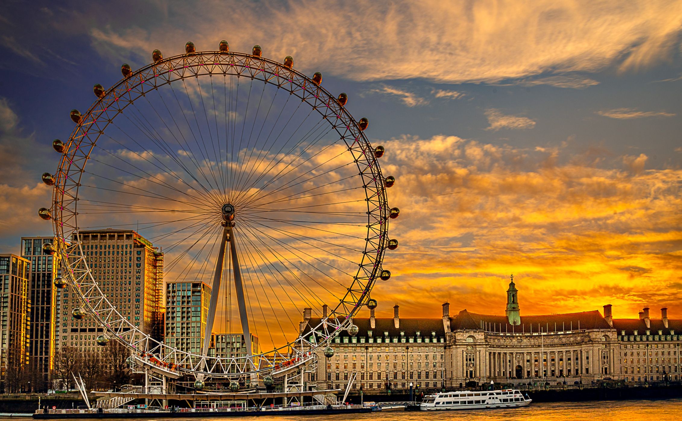 London Eye from Victoria Embankment, London, United Kingdom