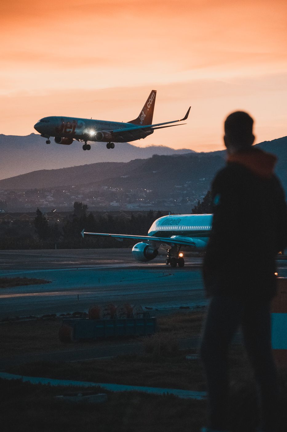 Arrival and departure of airplanes, Spain