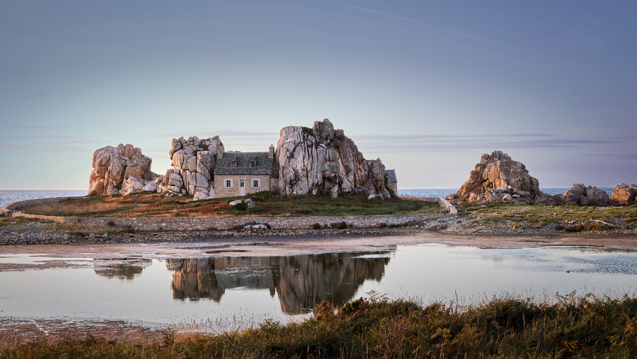 Plougrescant, Le Gouffre - The house between two rocks, France