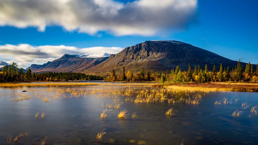View of Skogshorn from Lykkjavegen