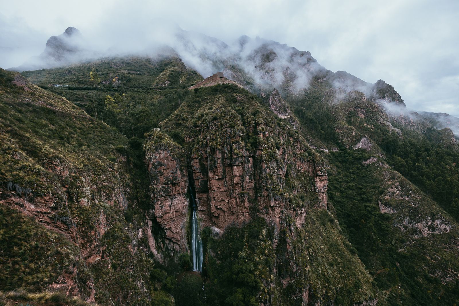 Catarata Perolniyoc near Raqaypata, Peru