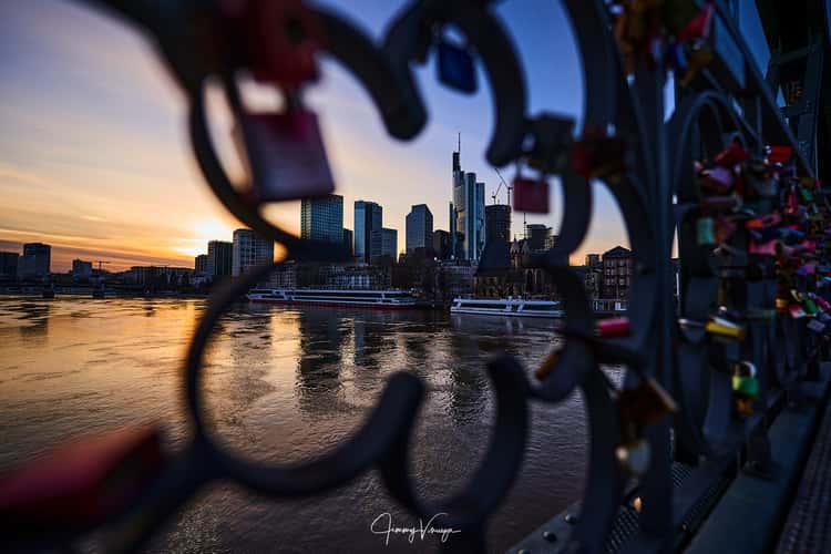 Eiserner Steg, Frankfurt Skyline