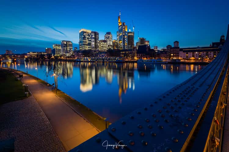 Eiserner Steg, Frankfurt Skyline