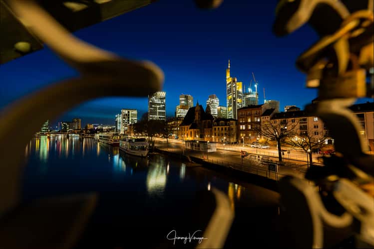 Eiserner Steg, Frankfurt Skyline