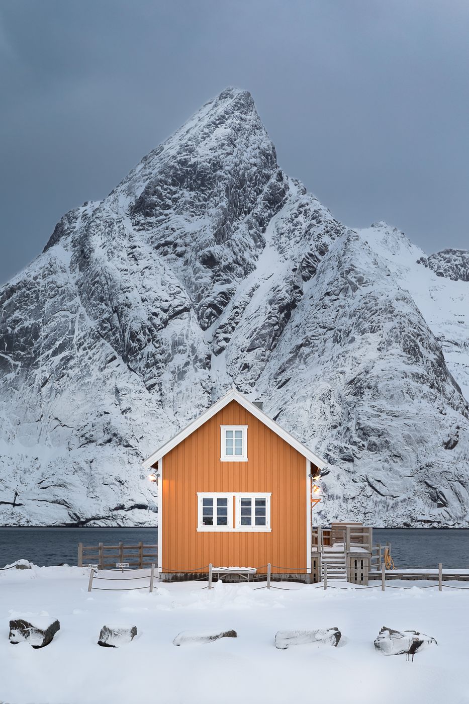 Olstind cabin in Sakrisøy, Norway