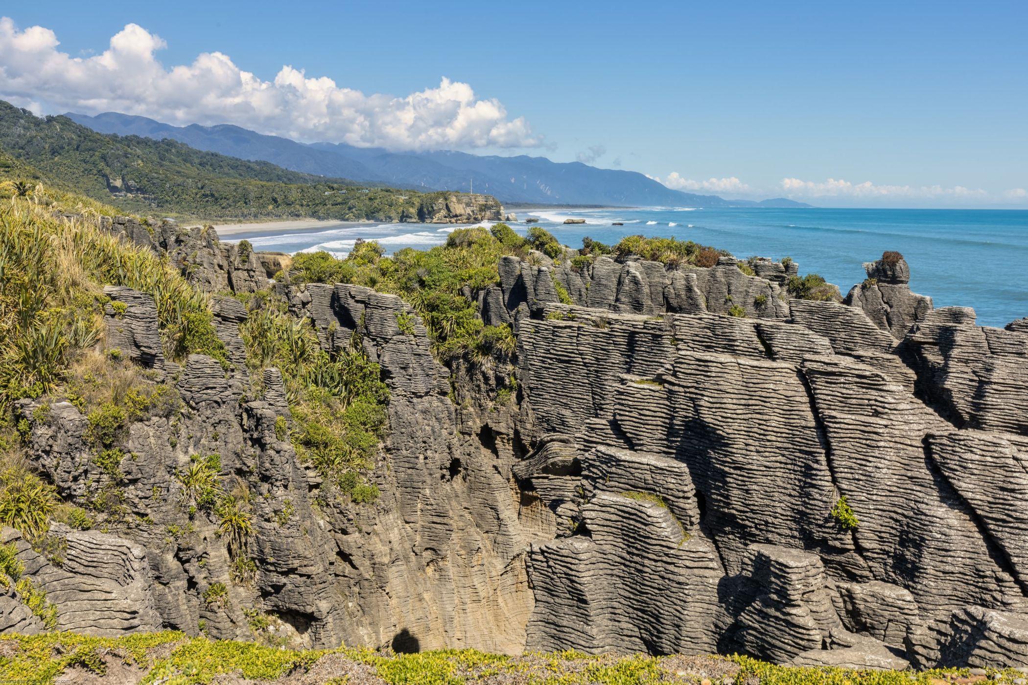 Punakaiki / Pancake Rocks blow holes, New Zealand