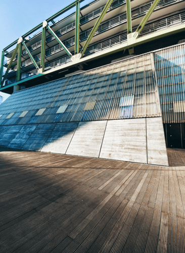 Schräge PVC-Wellplatten-Fassade – Am Handelshafen