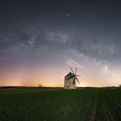 Windmills Tés, Hungary