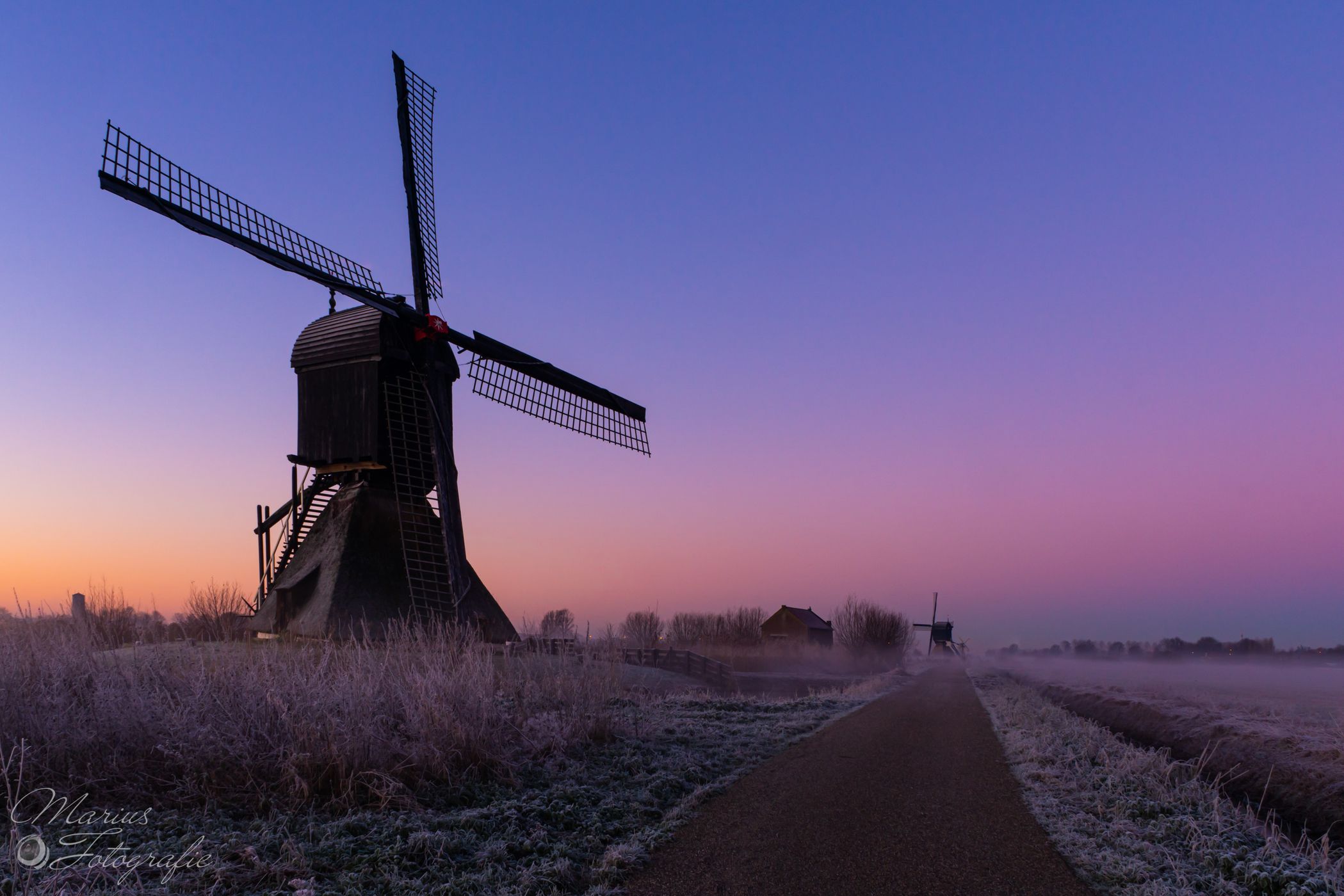Zandwijkse and Uitwijkse molen, Netherlands