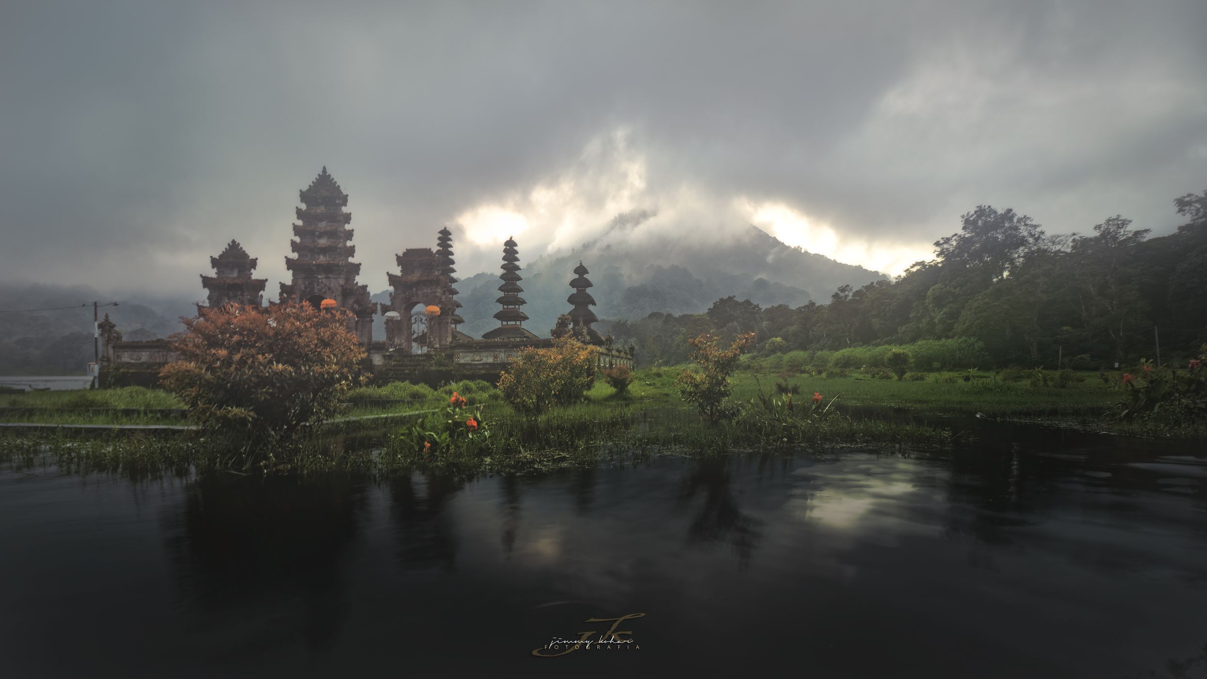 Pura Ulun Danu Tamblingan, Bali, Indonesia