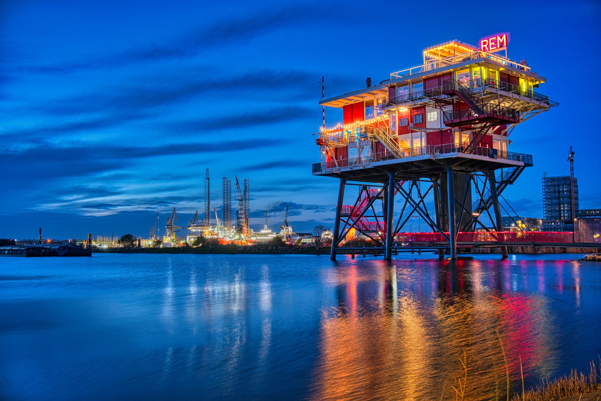 TV Noordzee | REM Restaurant Amsterdam, Netherlands