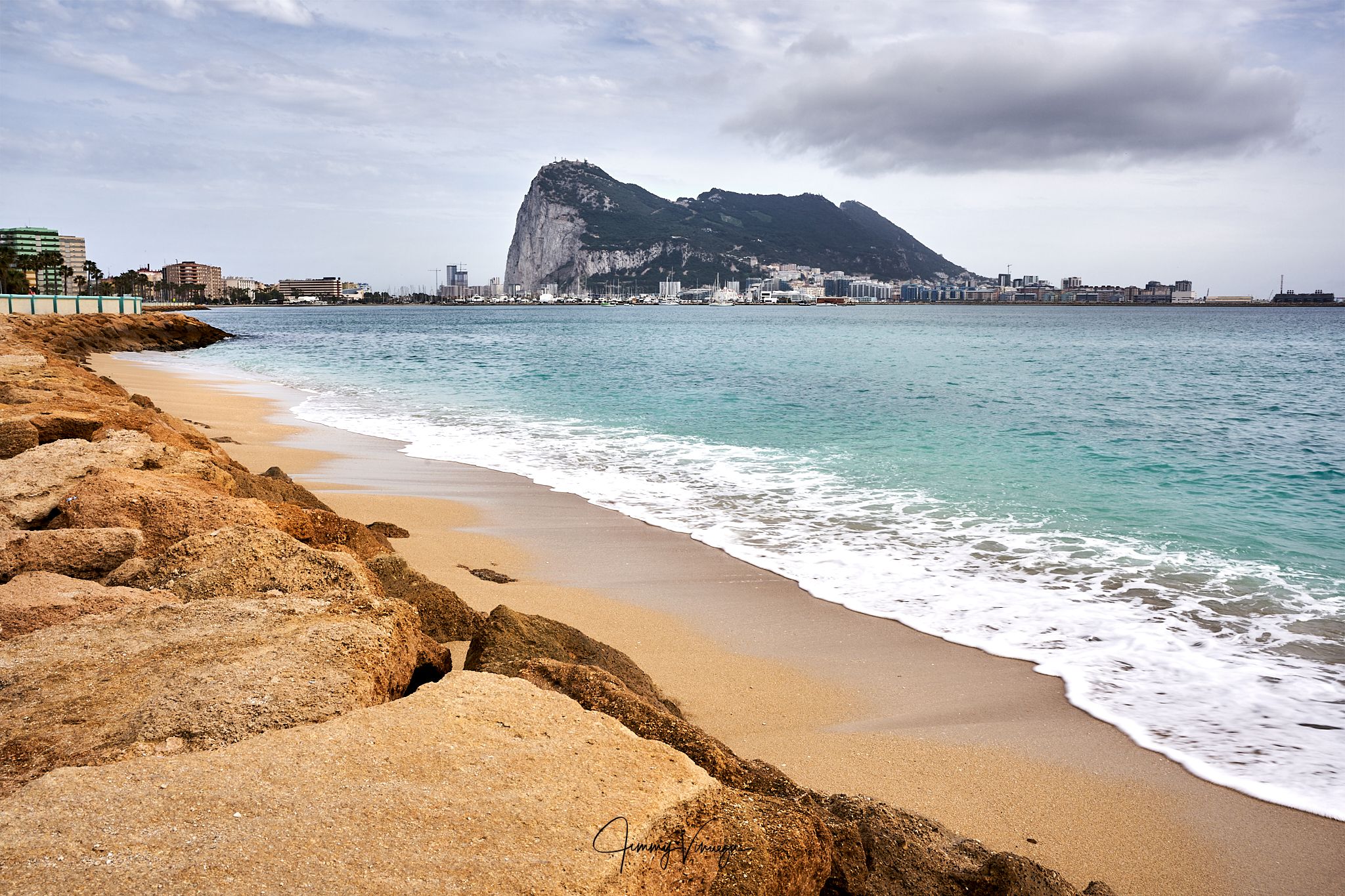 El Peñón de Gibraltar desde La Línea, Spain