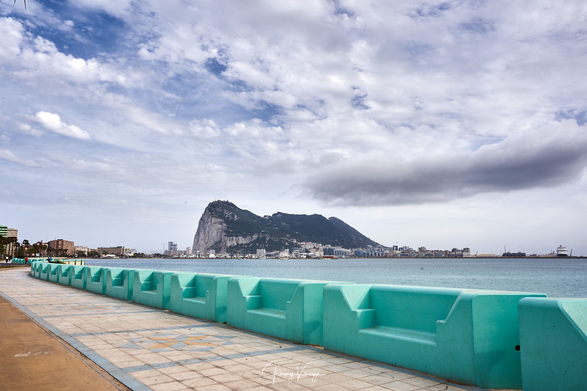 El Peñón de Gibraltar desde La Línea, Spain