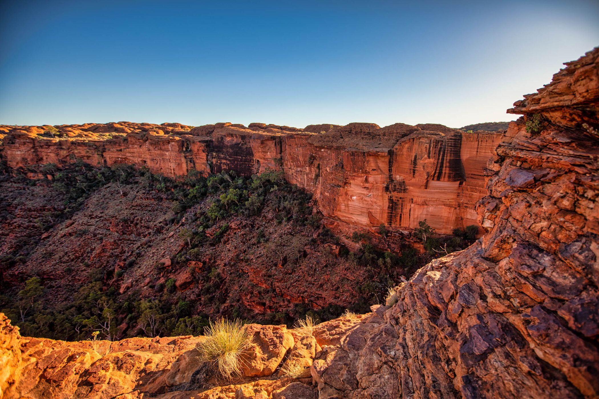 Rim walk east side Kings Canyon, Northern Territory, Australia